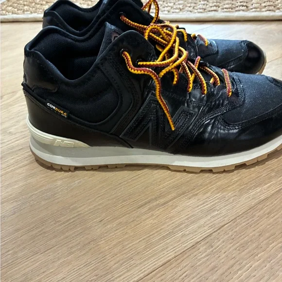 New Balance 574 H in mens size 12.
Cordura white/black - Picture 7 of 8